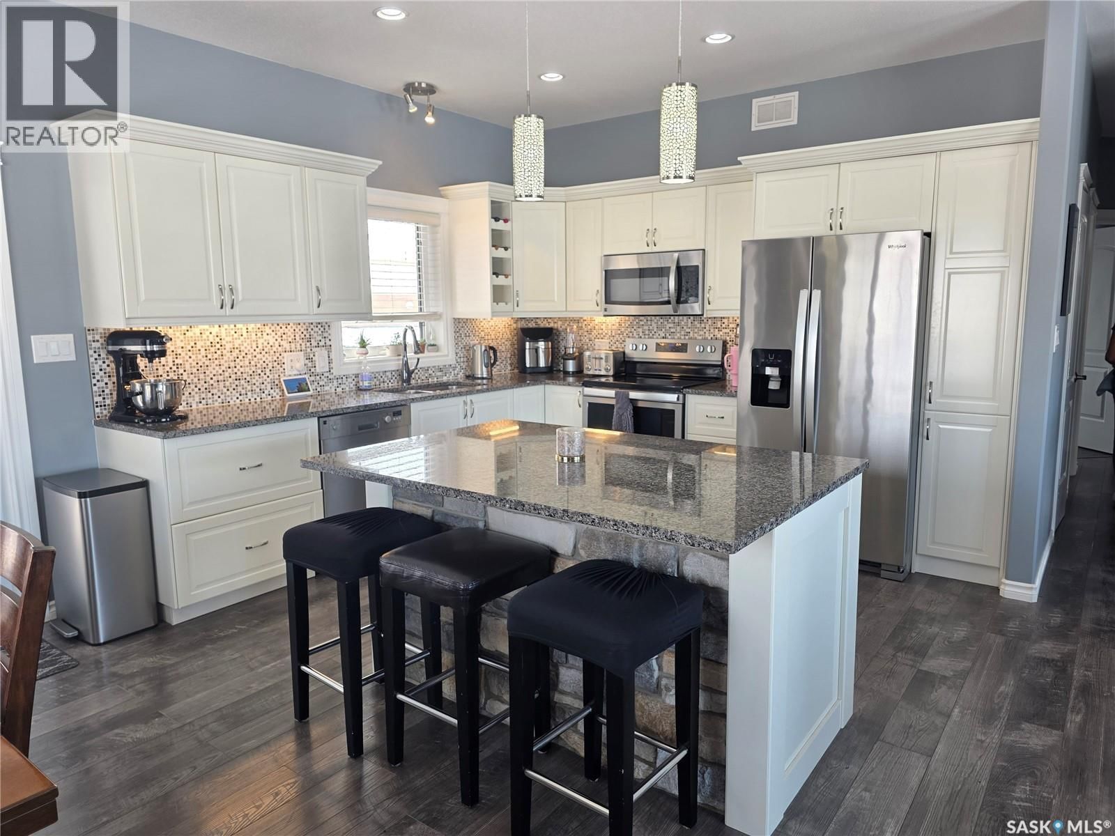 601 SELKIRK STREET Image 8