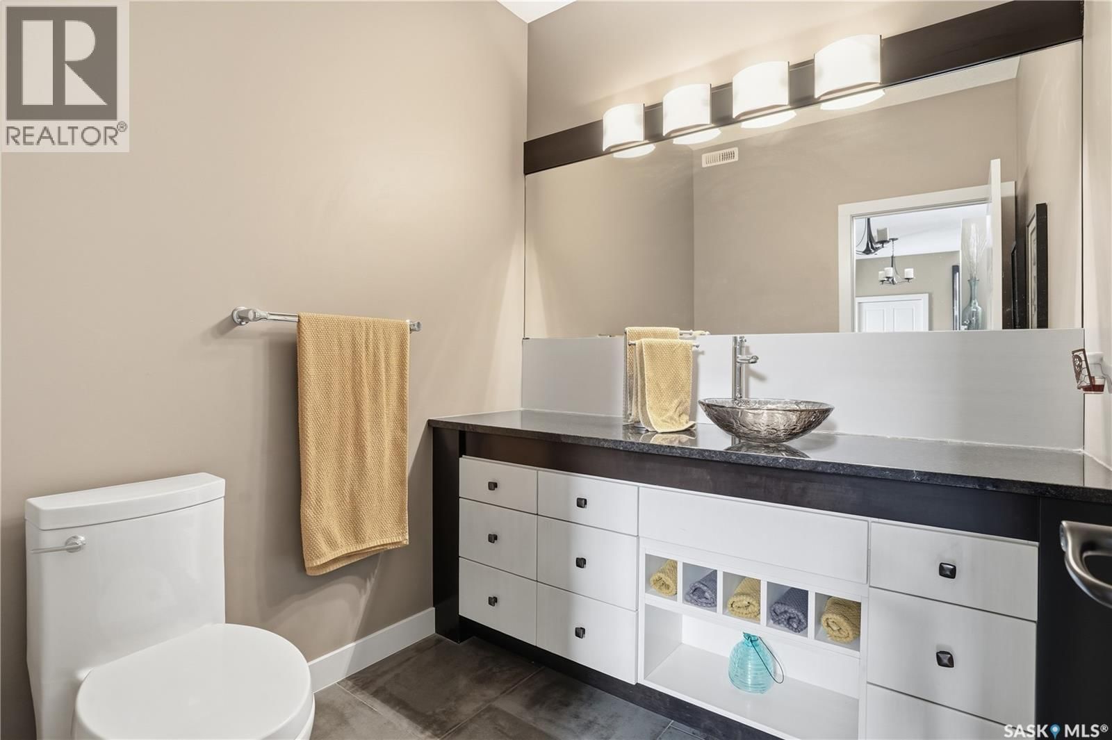 1532 MAPLE HILL CRESCENT Image 17