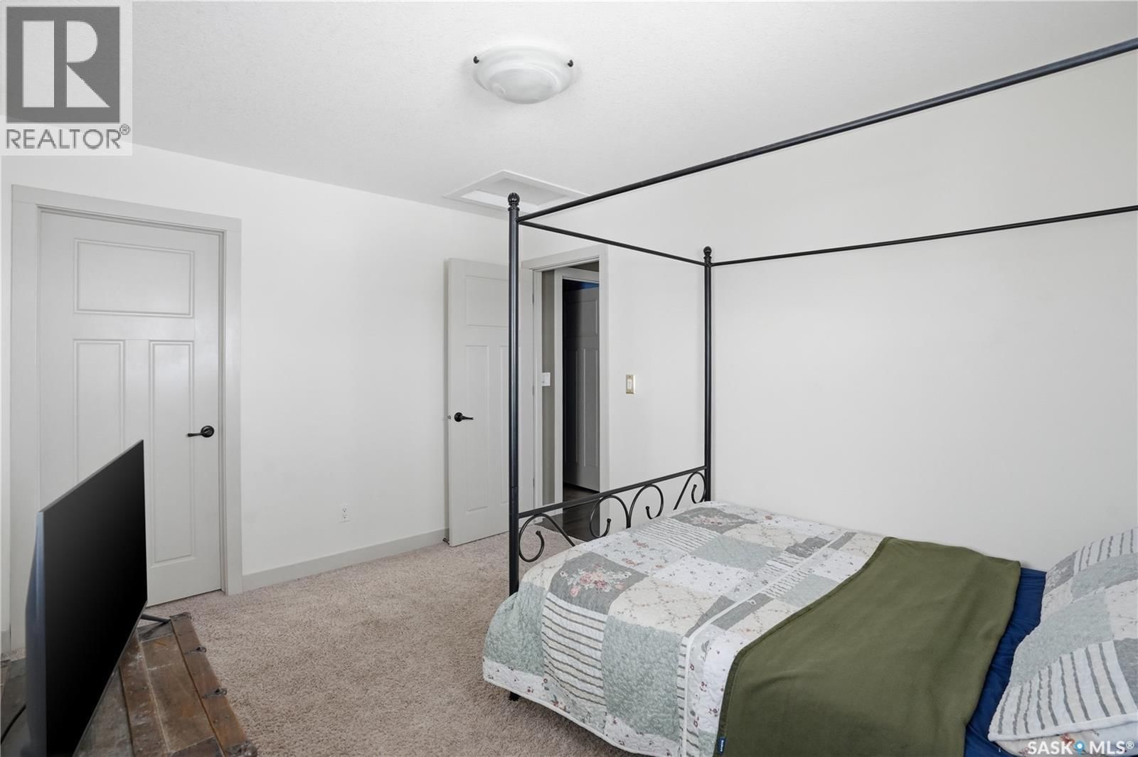 1532 MAPLE HILL CRESCENT Image 27