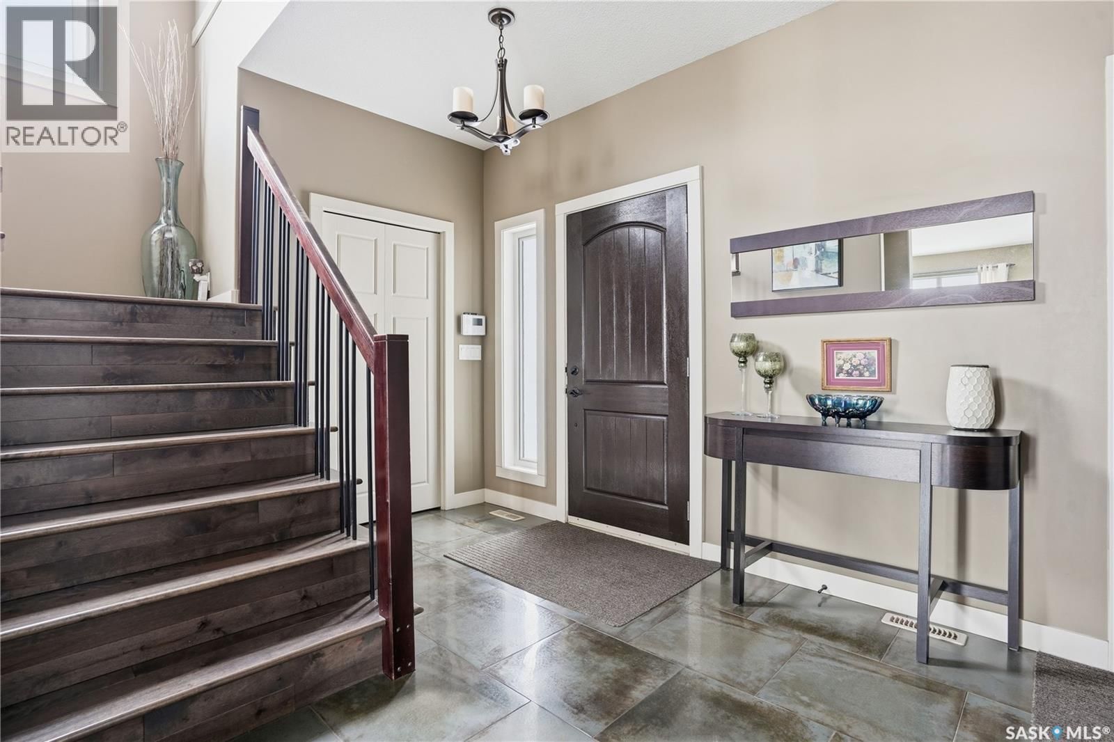 1532 MAPLE HILL CRESCENT Image 3