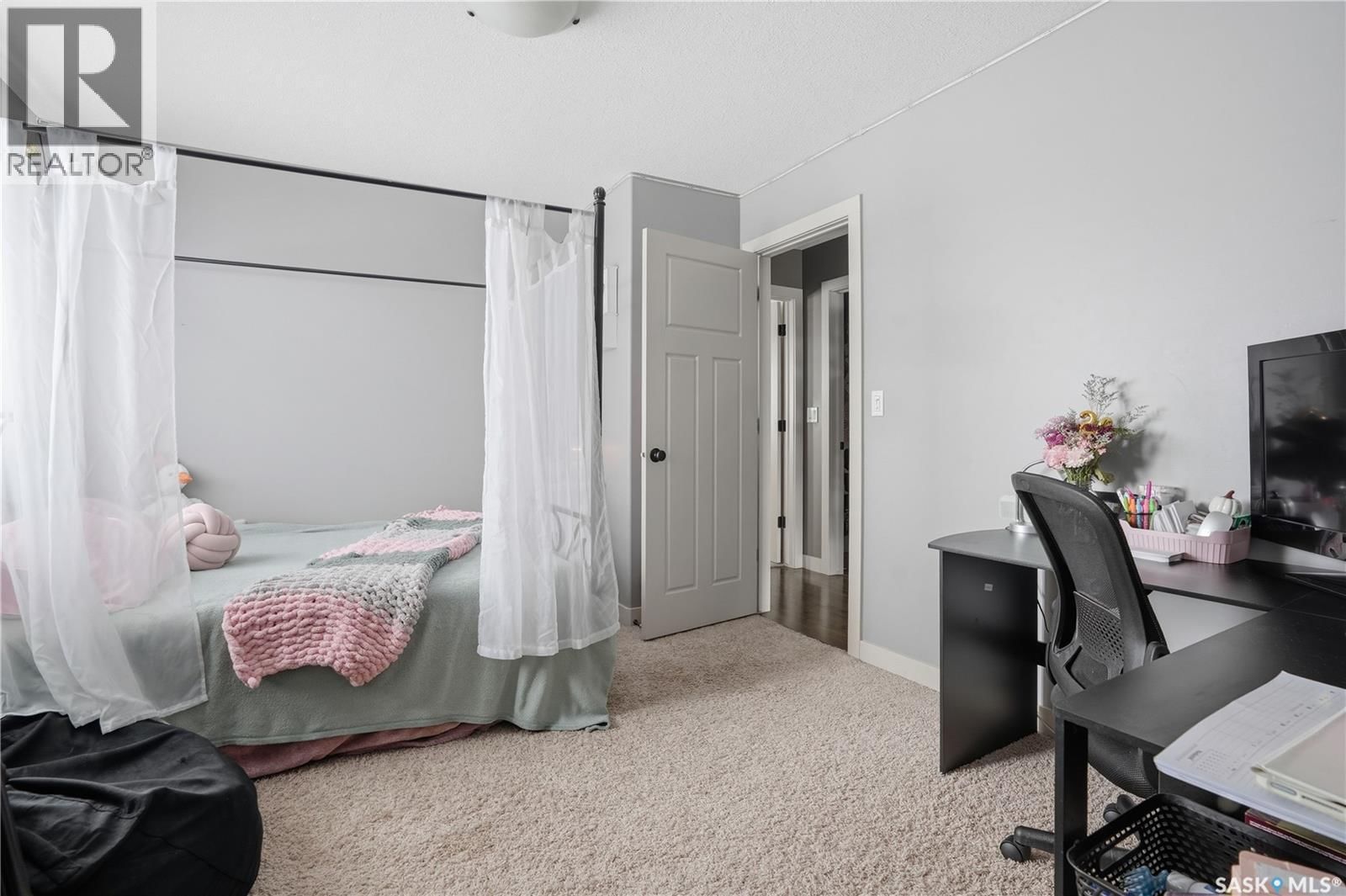 1532 MAPLE HILL CRESCENT Image 30