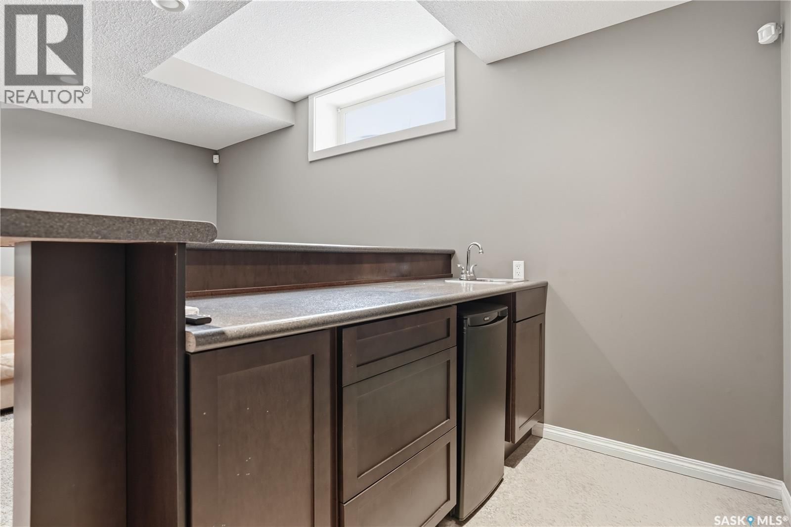 1532 MAPLE HILL CRESCENT Image 35