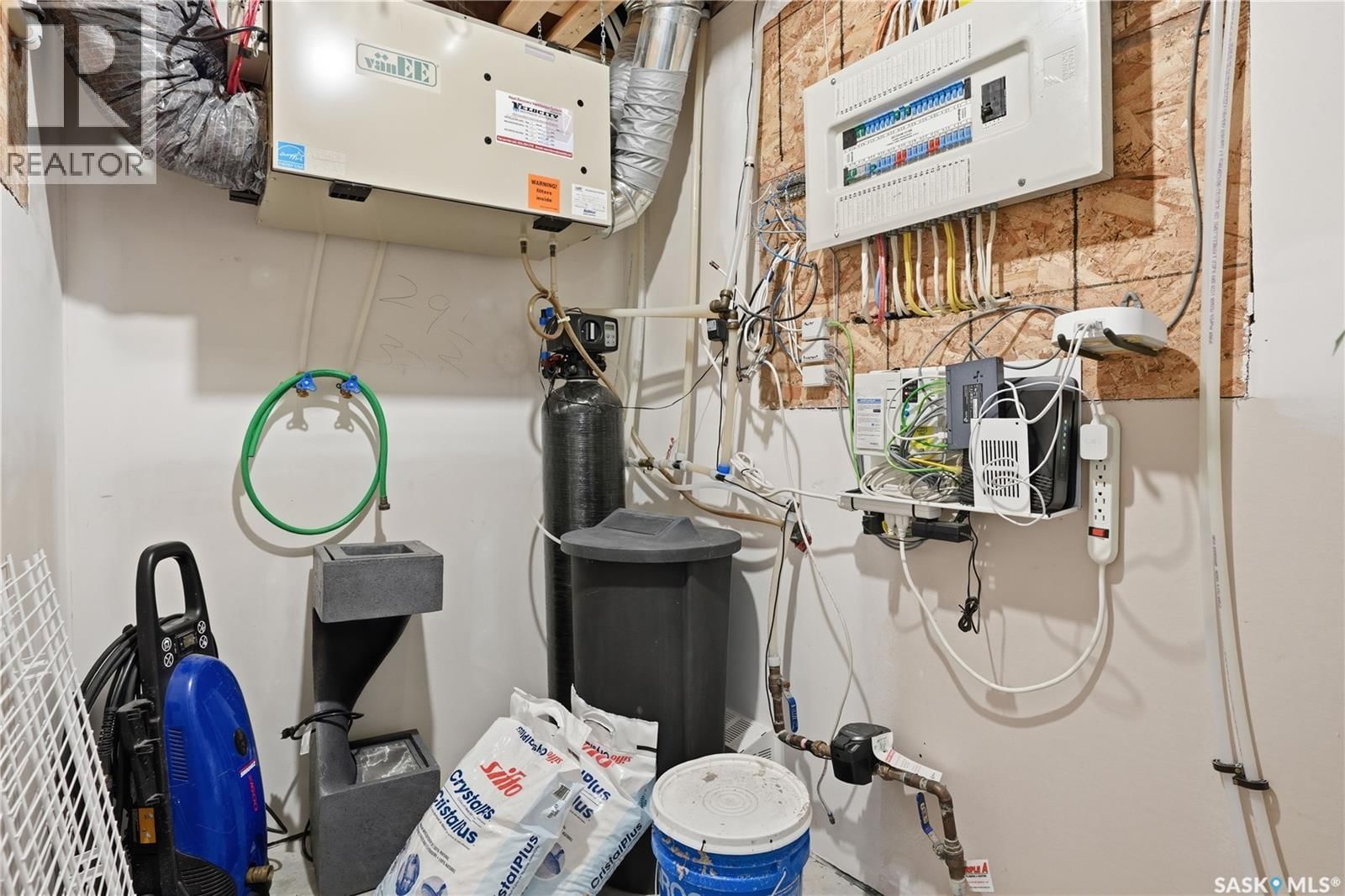 1532 MAPLE HILL CRESCENT Image 41