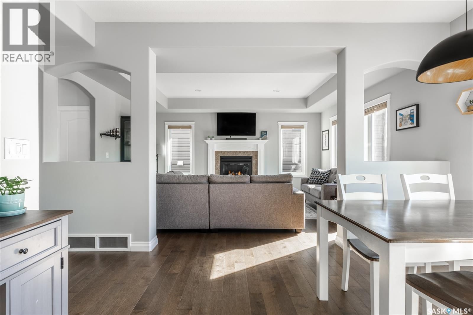 562 EVERGREEN BOULEVARD Image 10