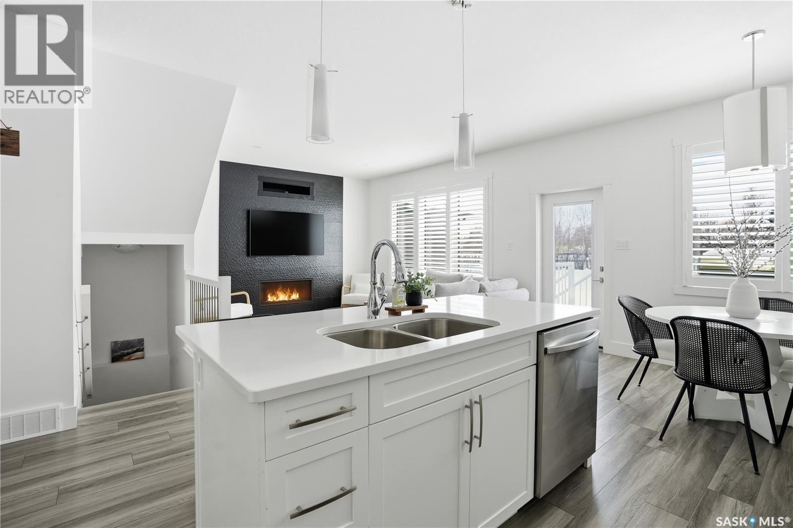 1037 MAPLEWOOD DRIVE Image 11