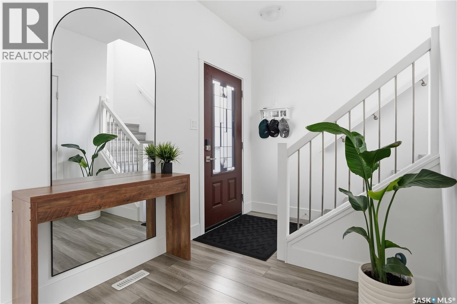 1037 MAPLEWOOD DRIVE Image 3