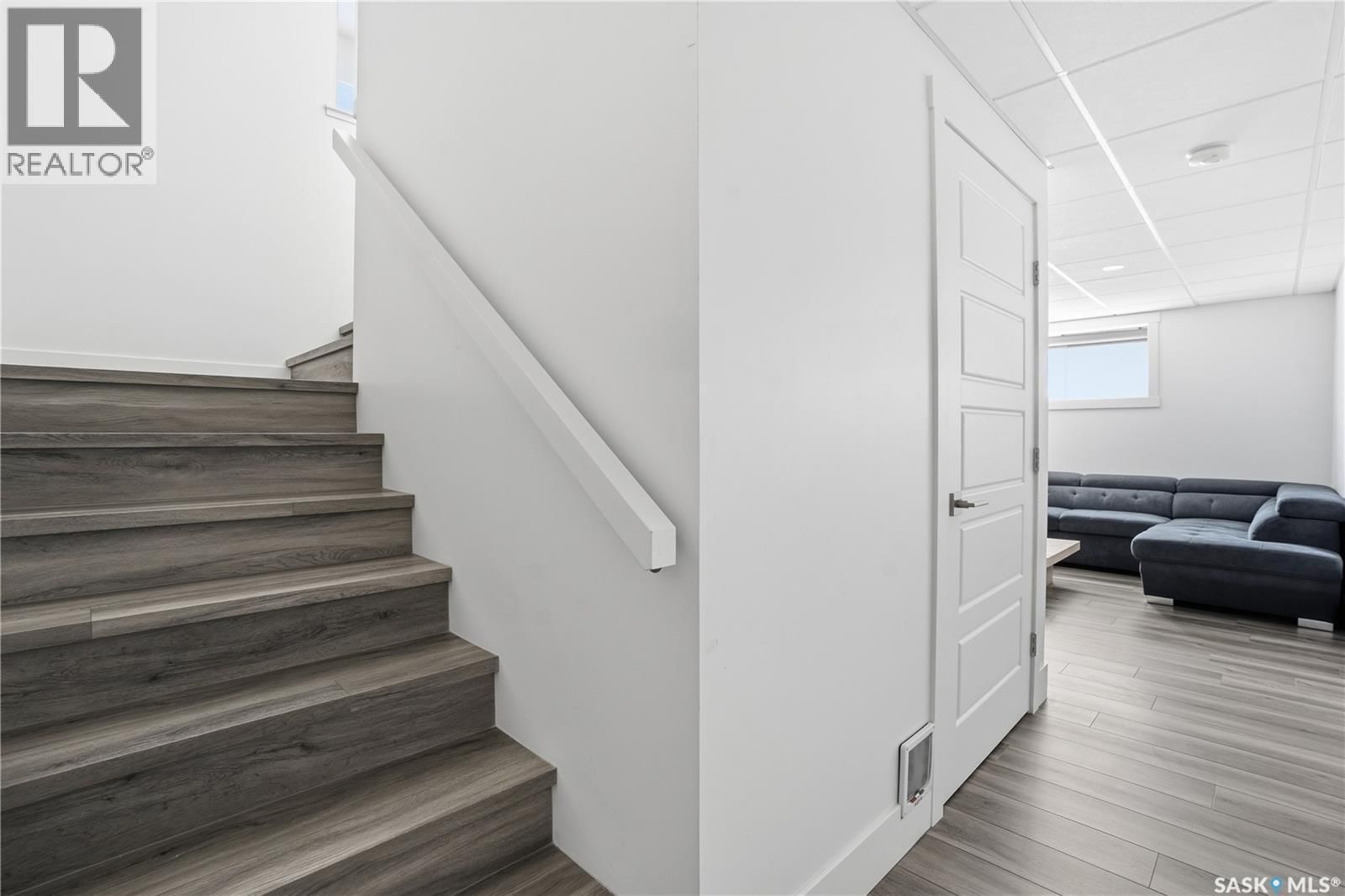 1037 MAPLEWOOD DRIVE Image 32