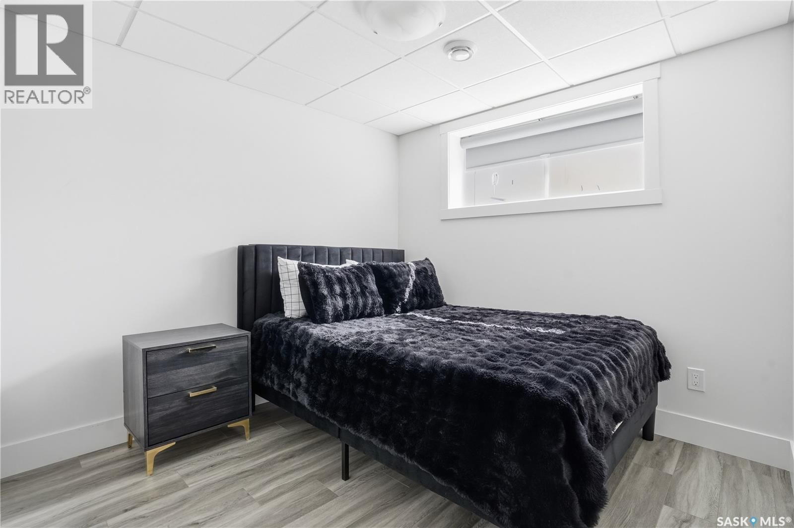 1037 MAPLEWOOD DRIVE Image 36