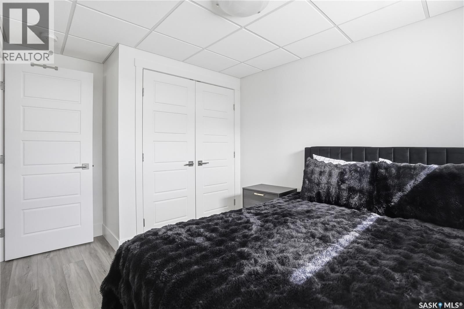 1037 MAPLEWOOD DRIVE Image 37