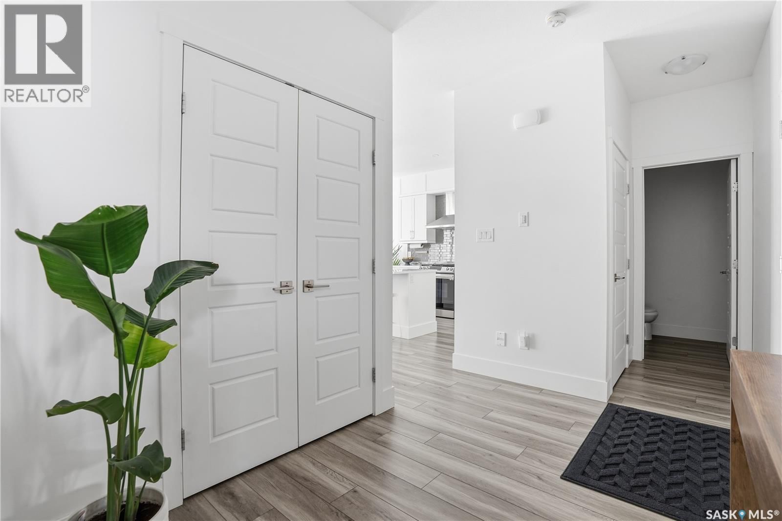 1037 MAPLEWOOD DRIVE Image 4