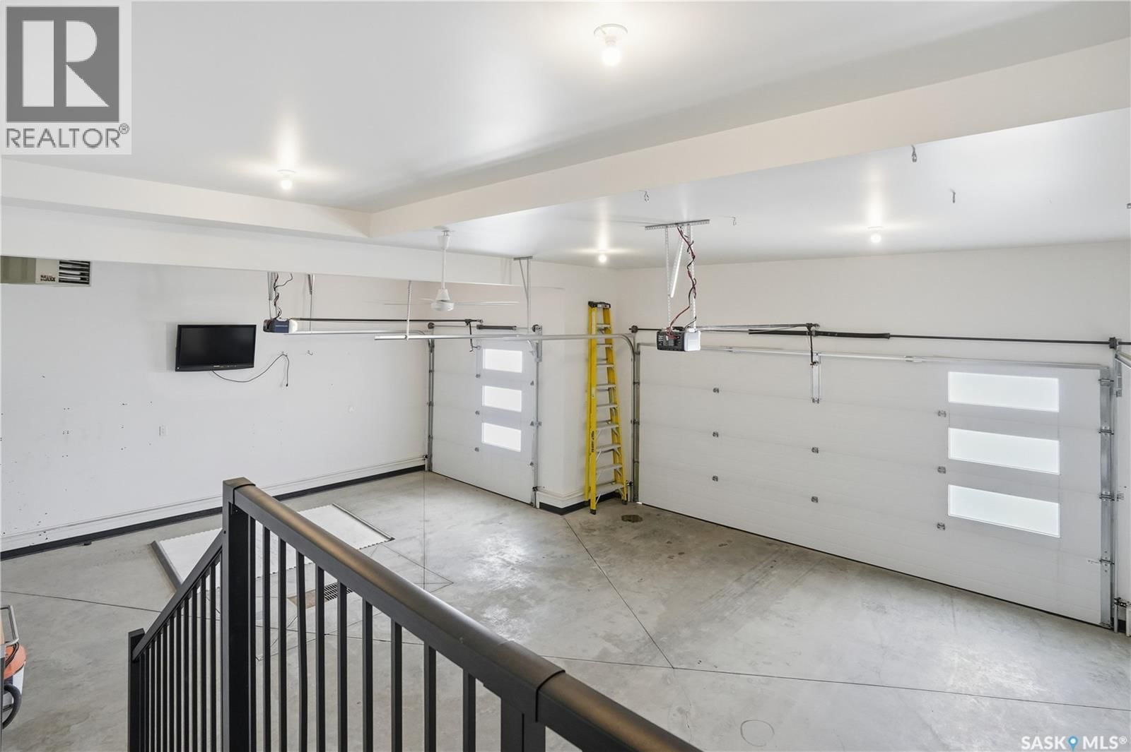 1037 MAPLEWOOD DRIVE Image 42