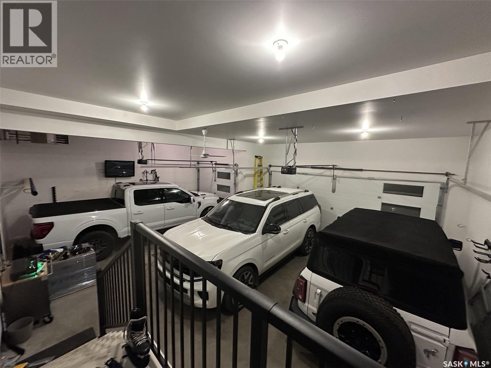 1037 MAPLEWOOD DRIVE Image 43