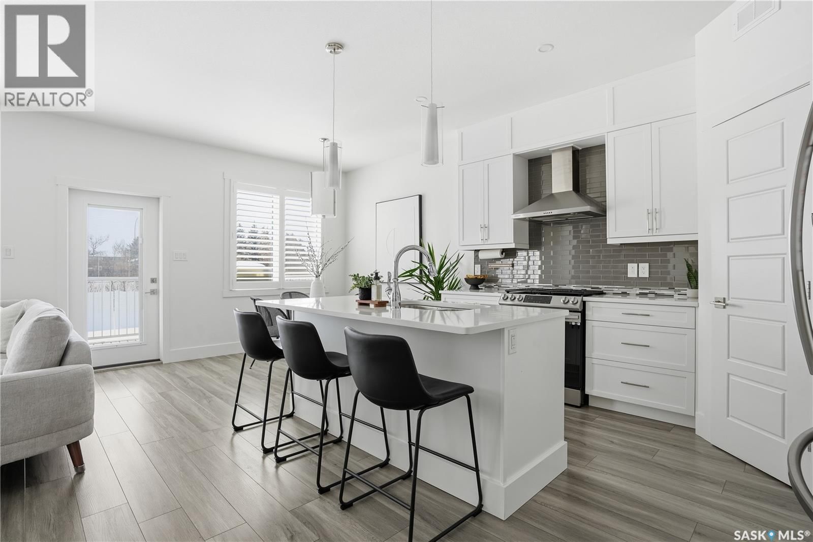 1037 MAPLEWOOD DRIVE Image 5