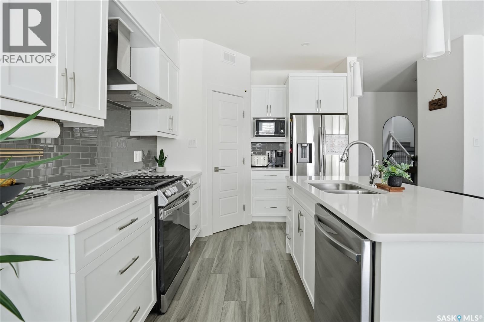 1037 MAPLEWOOD DRIVE Image 9