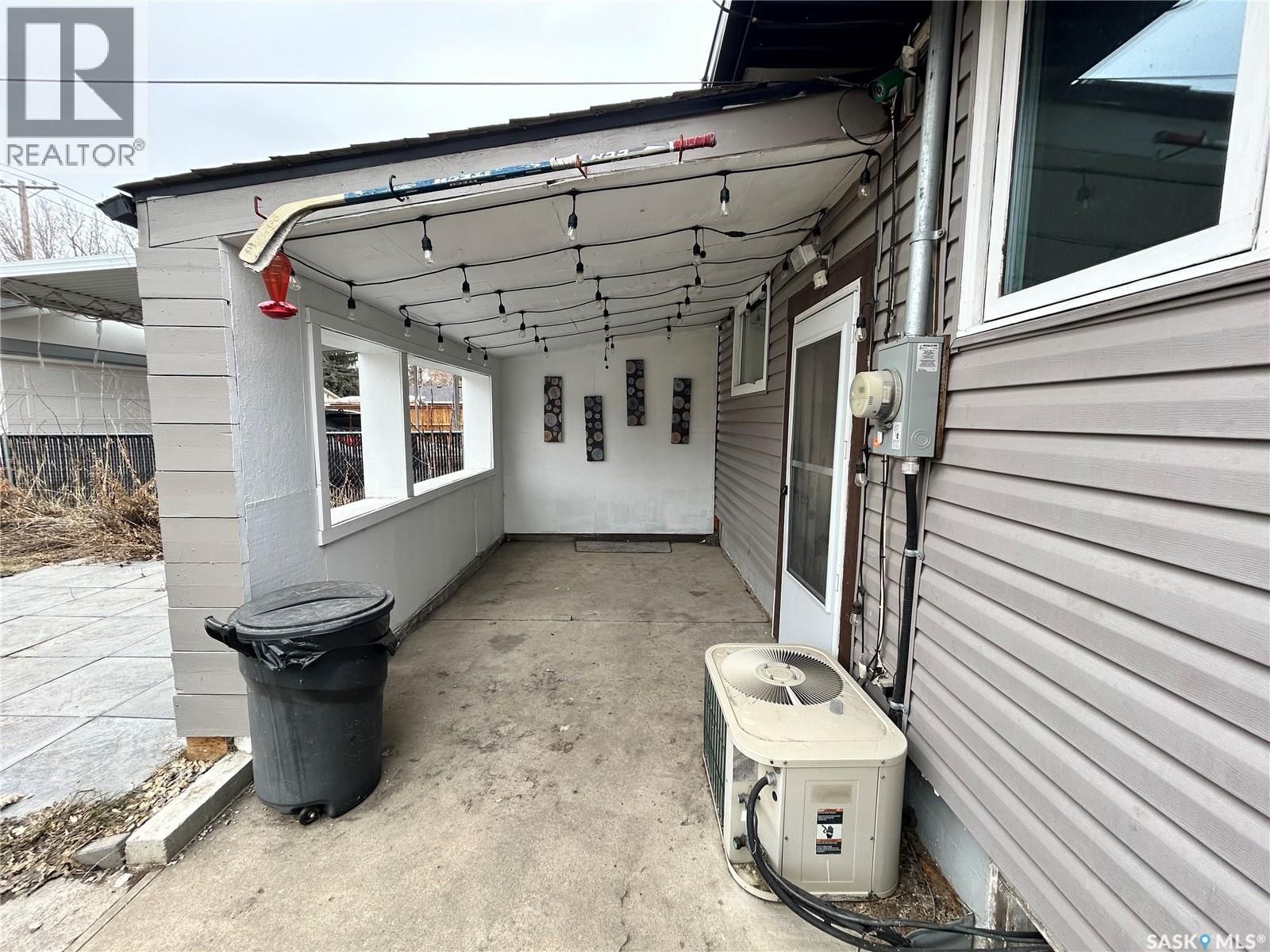 2616 CLARENCE AVENUE Image 20