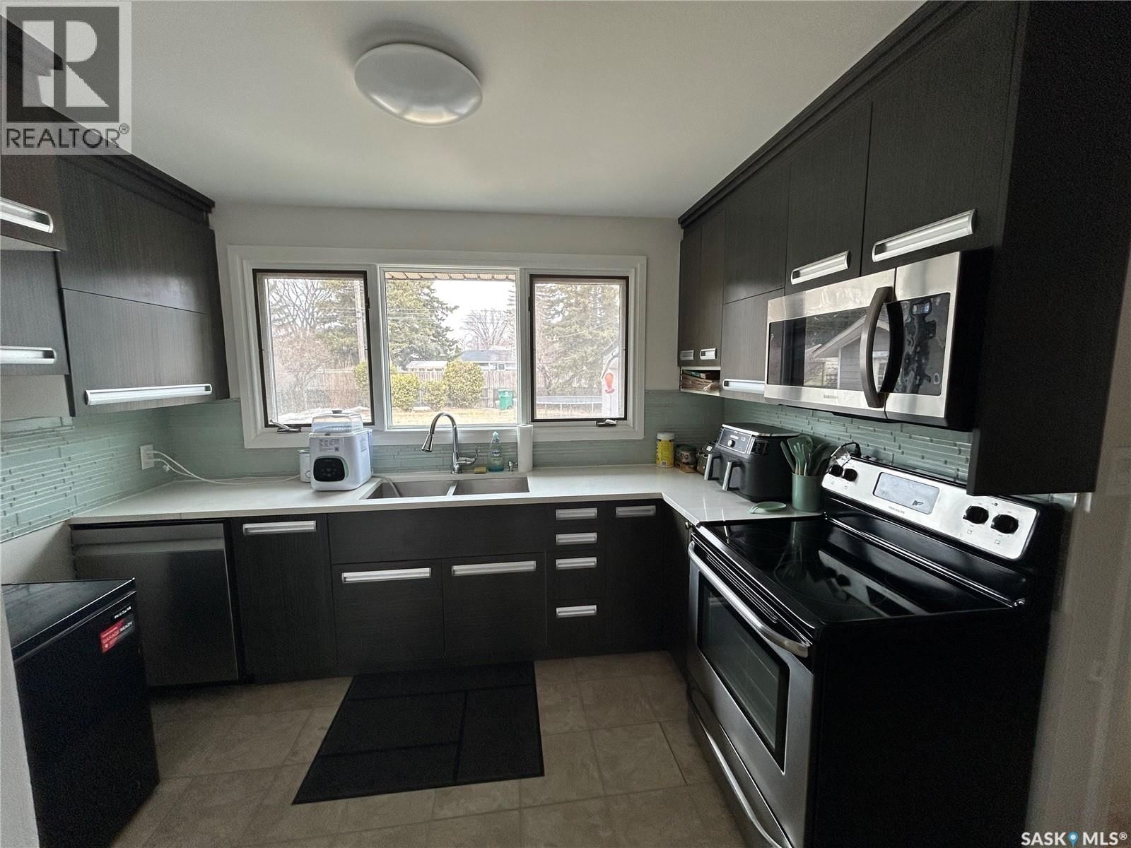 2616 CLARENCE AVENUE Image 4