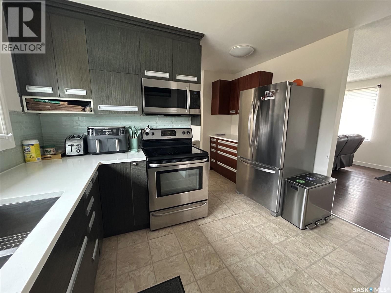 2616 CLARENCE AVENUE Image 5