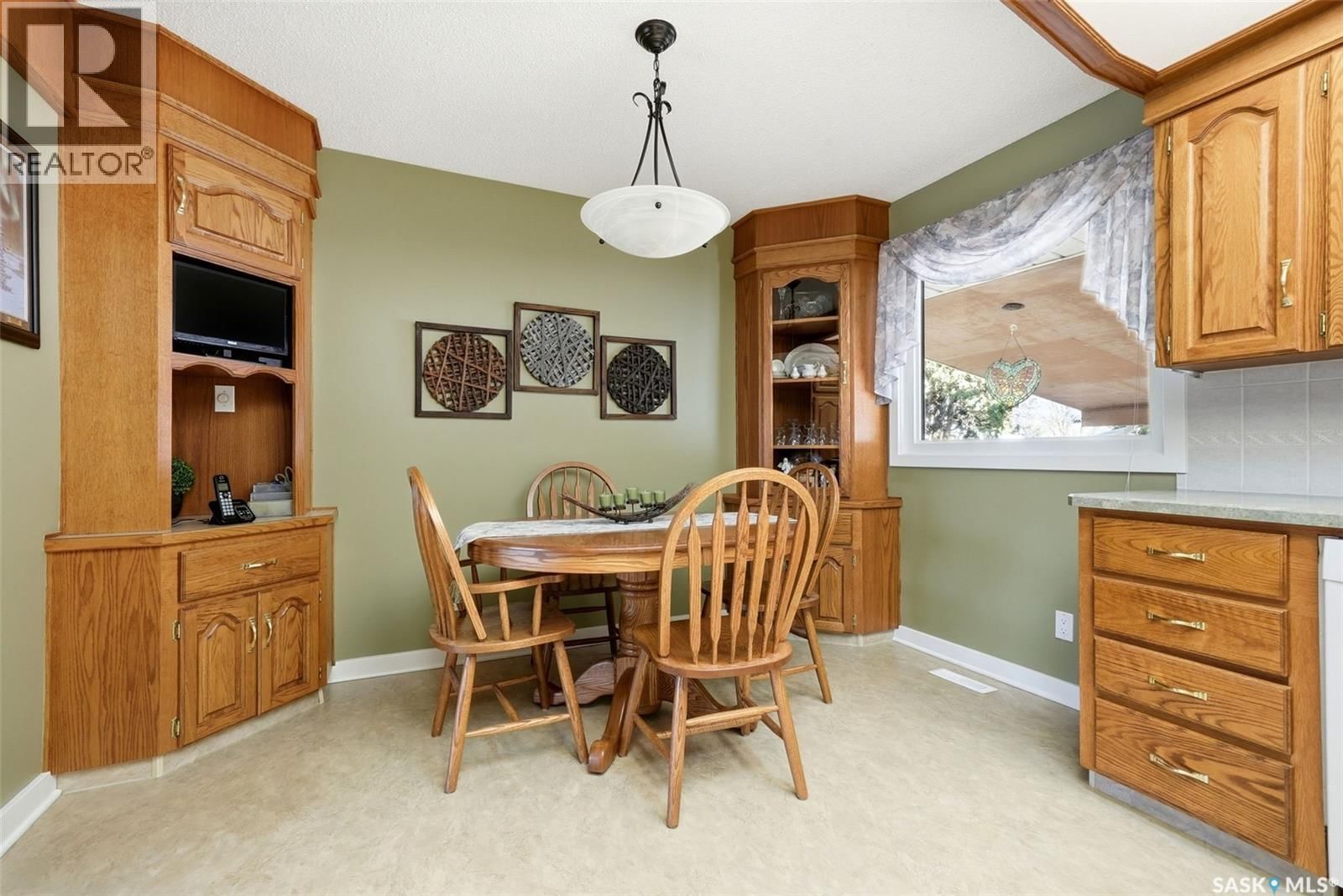 4027 ELPHINSTONE STREET Image 10