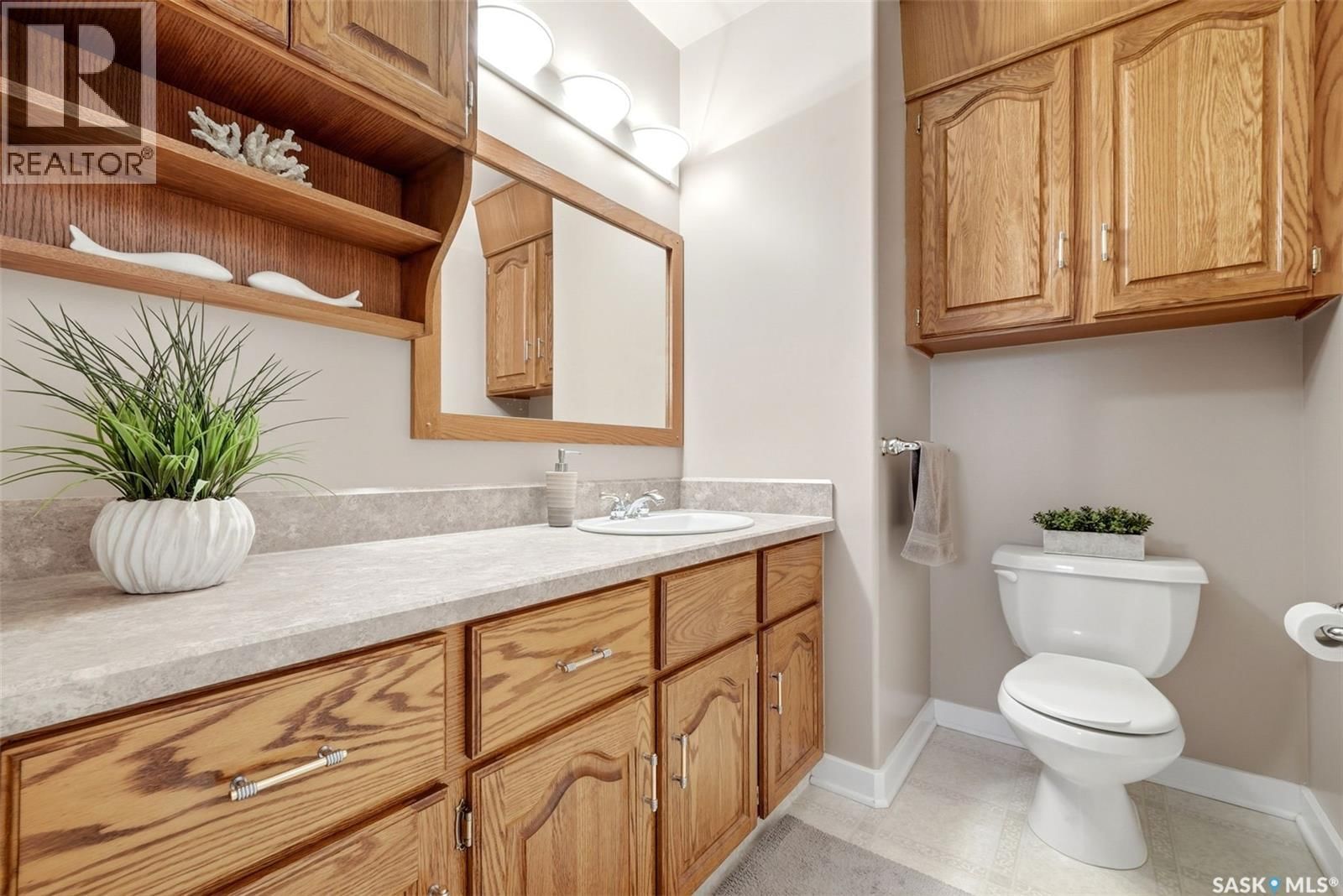 4027 ELPHINSTONE STREET Image 17