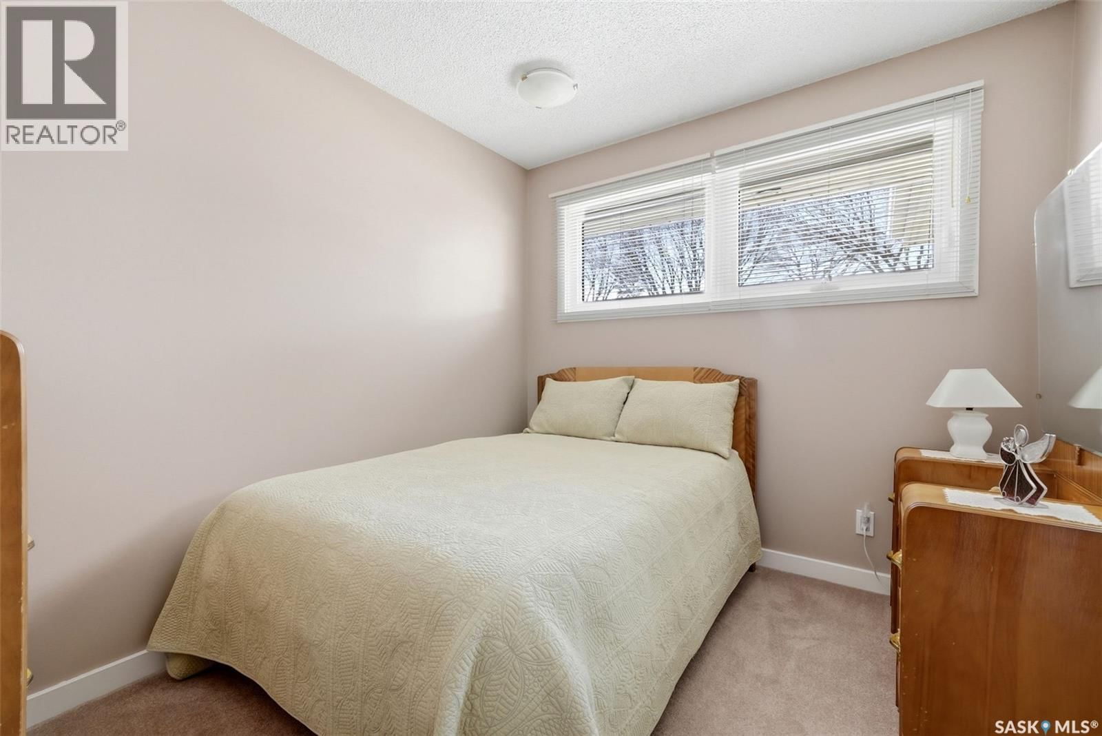 4027 ELPHINSTONE STREET Image 19