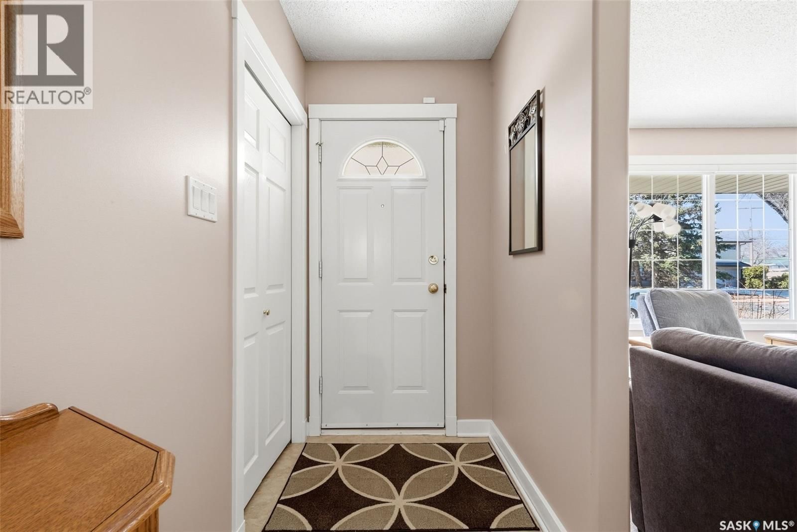 4027 ELPHINSTONE STREET Image 2