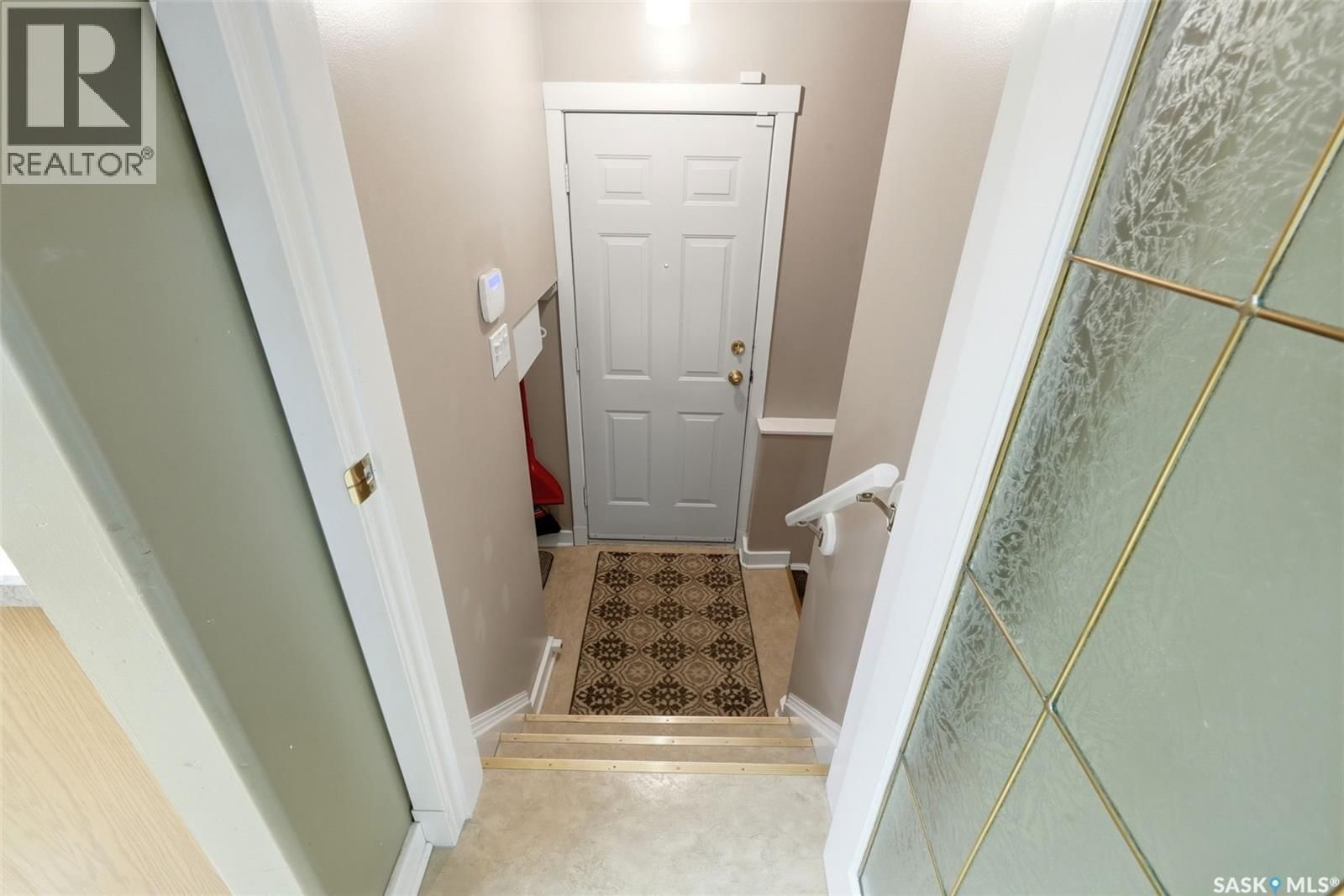 4027 ELPHINSTONE STREET Image 20