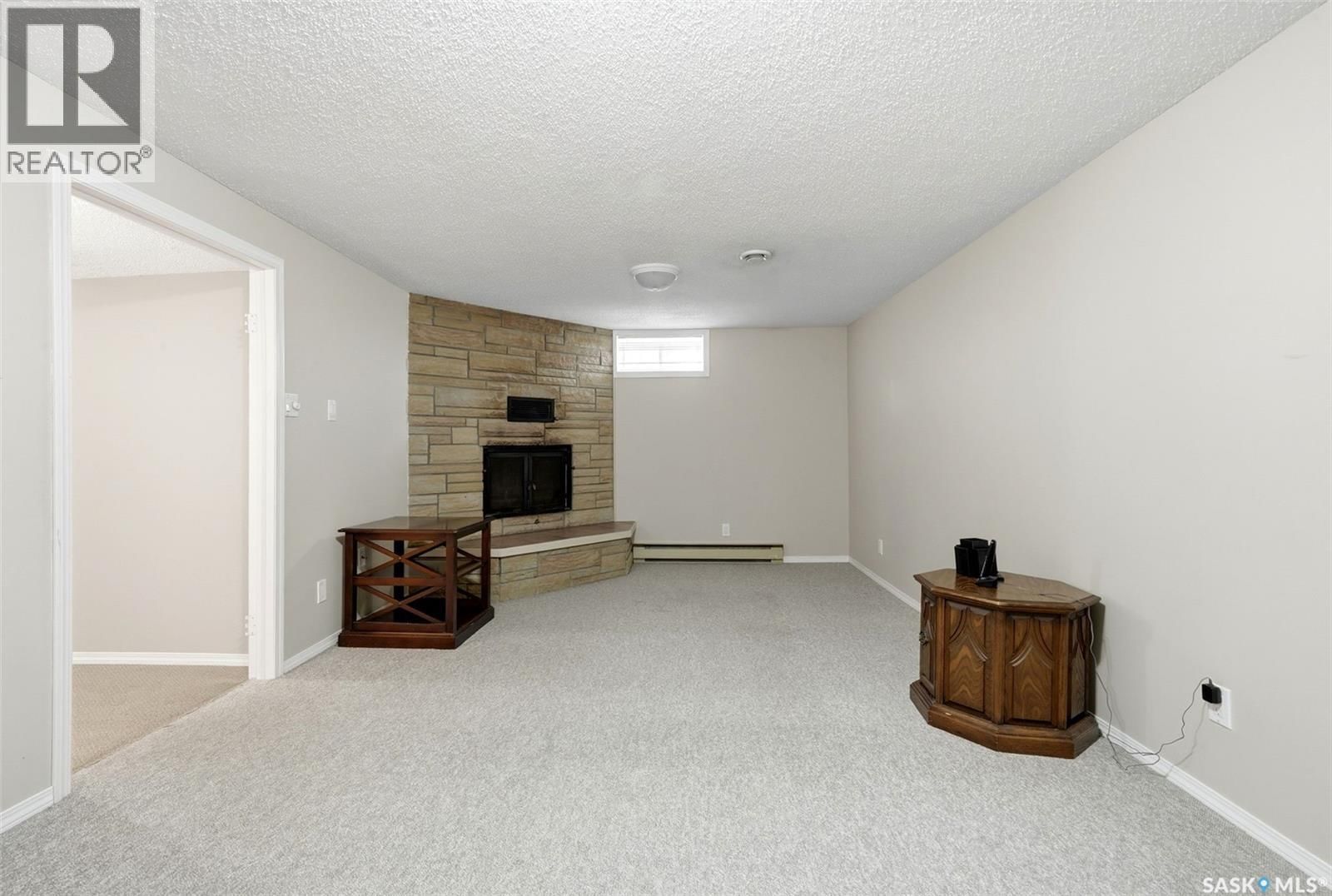 4027 ELPHINSTONE STREET Image 21