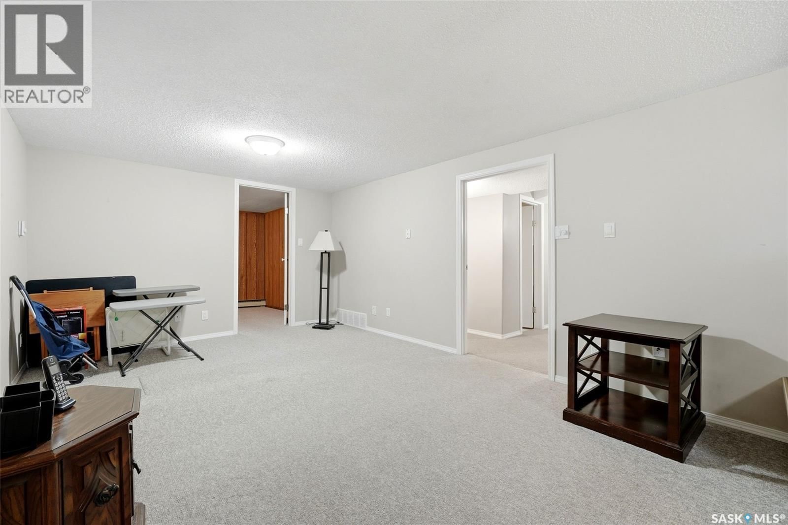 4027 ELPHINSTONE STREET Image 23