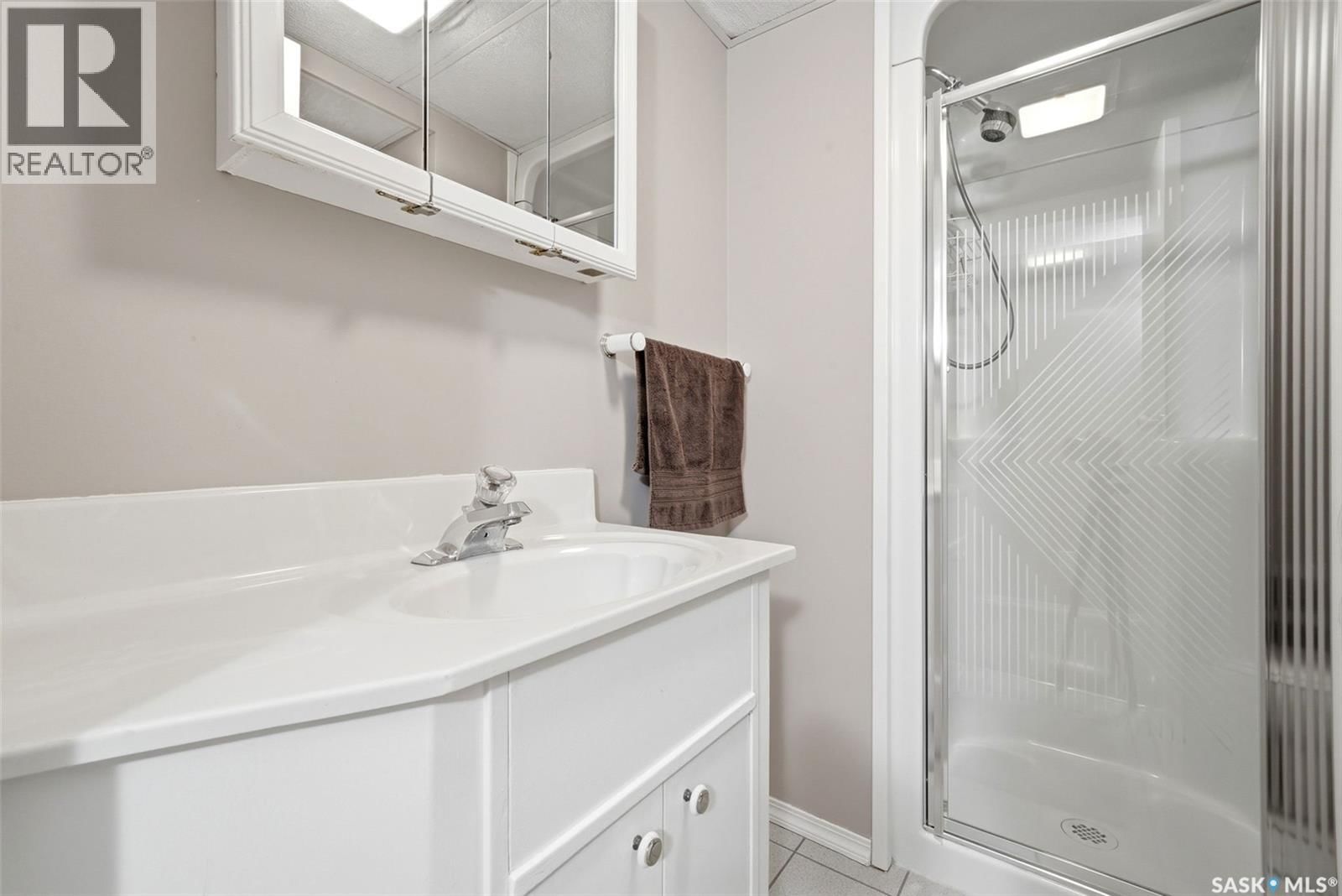 4027 ELPHINSTONE STREET Image 29