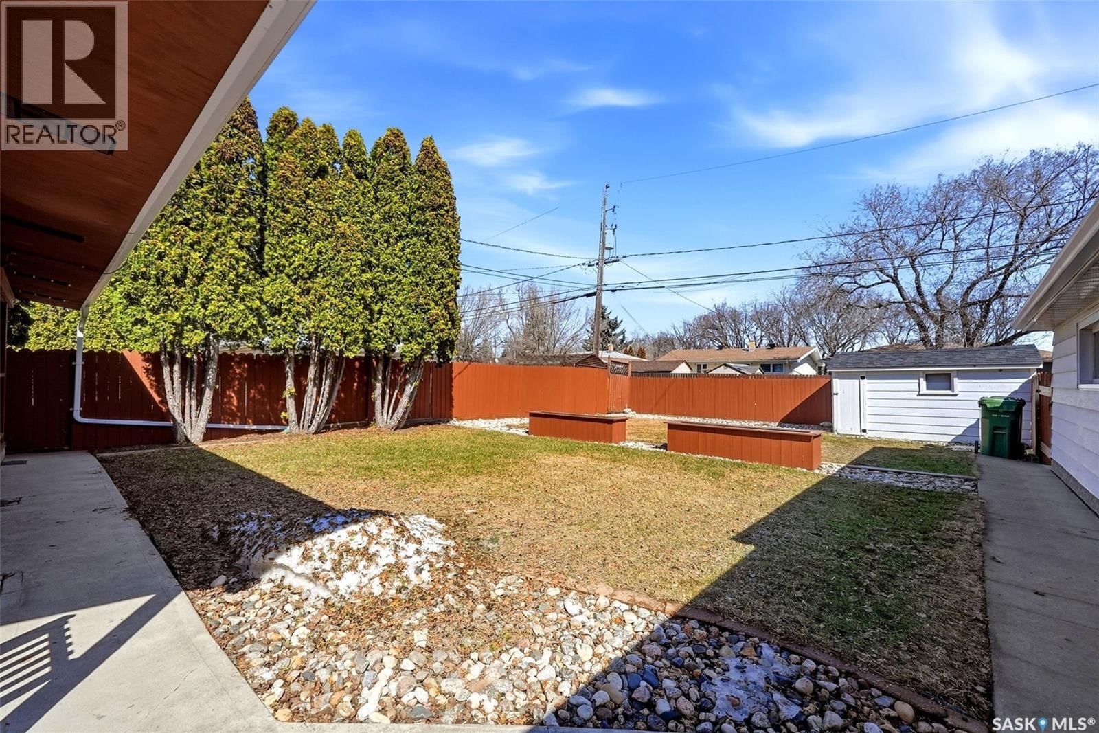 4027 ELPHINSTONE STREET Image 32