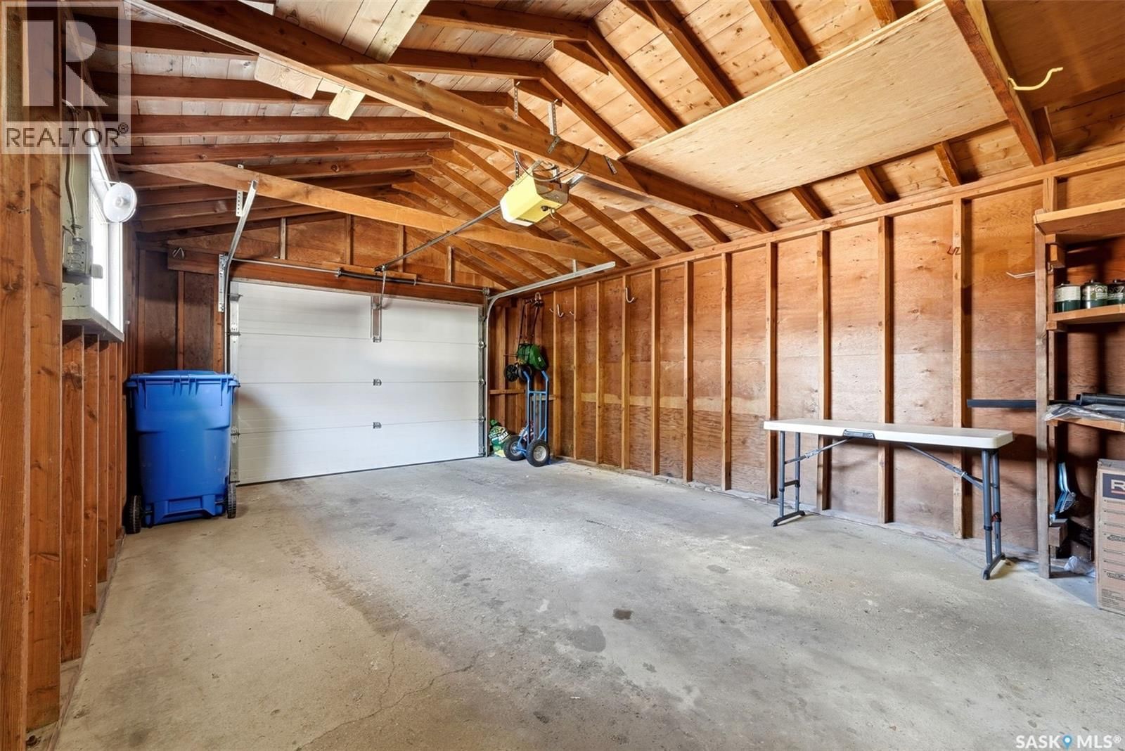 4027 ELPHINSTONE STREET Image 36