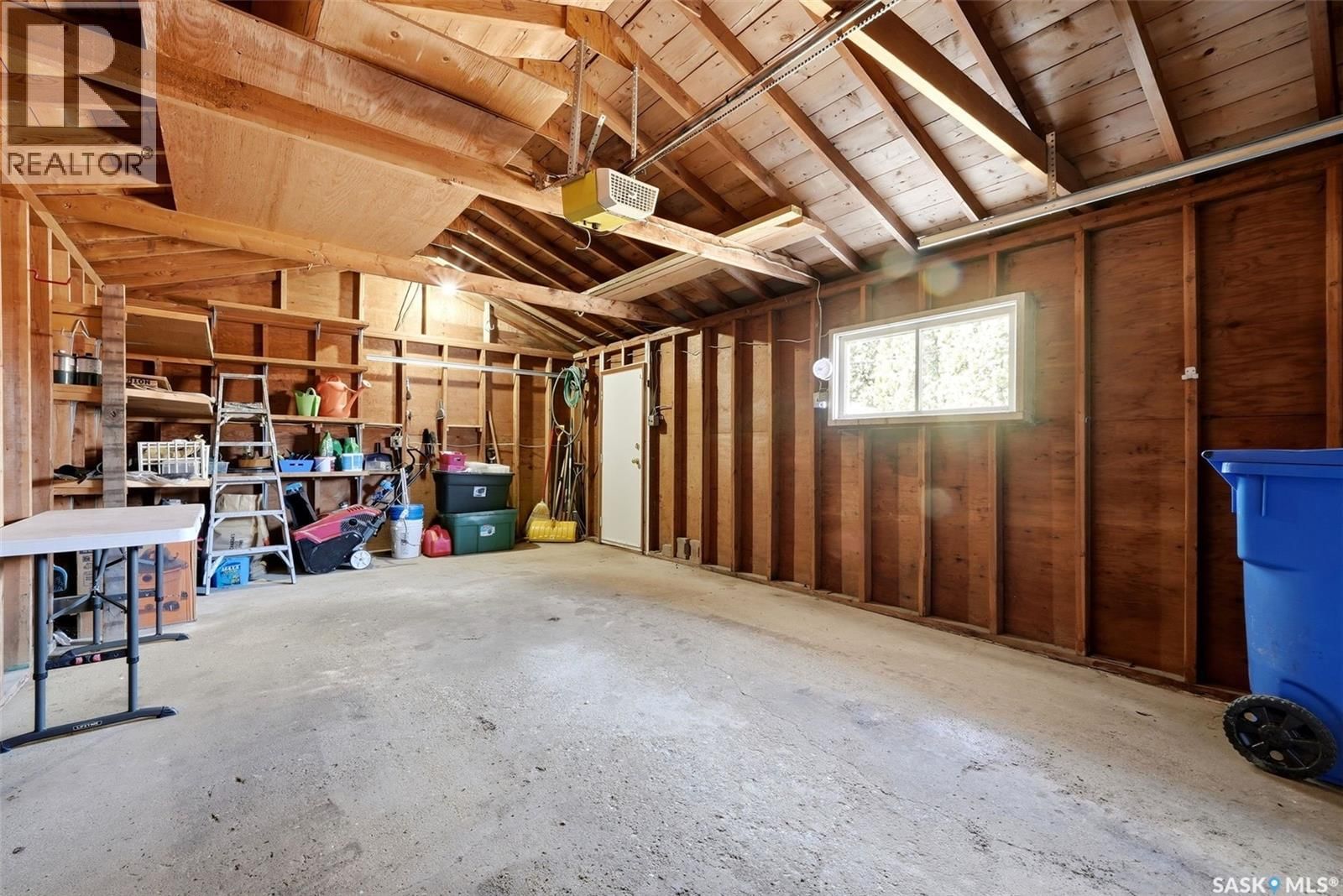 4027 ELPHINSTONE STREET Image 37