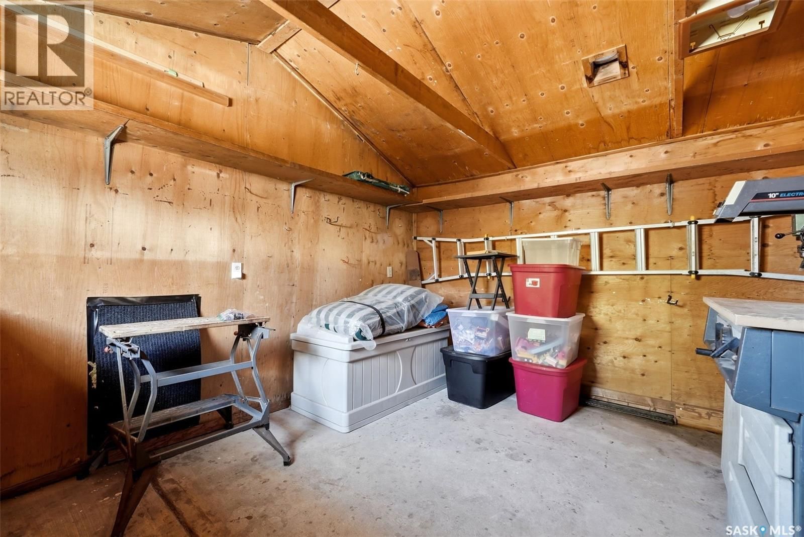 4027 ELPHINSTONE STREET Image 38