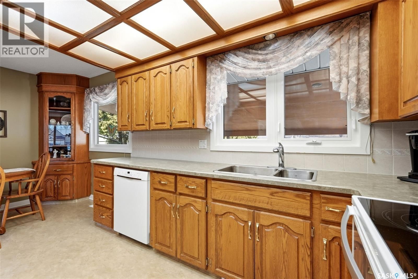 4027 ELPHINSTONE STREET Image 8