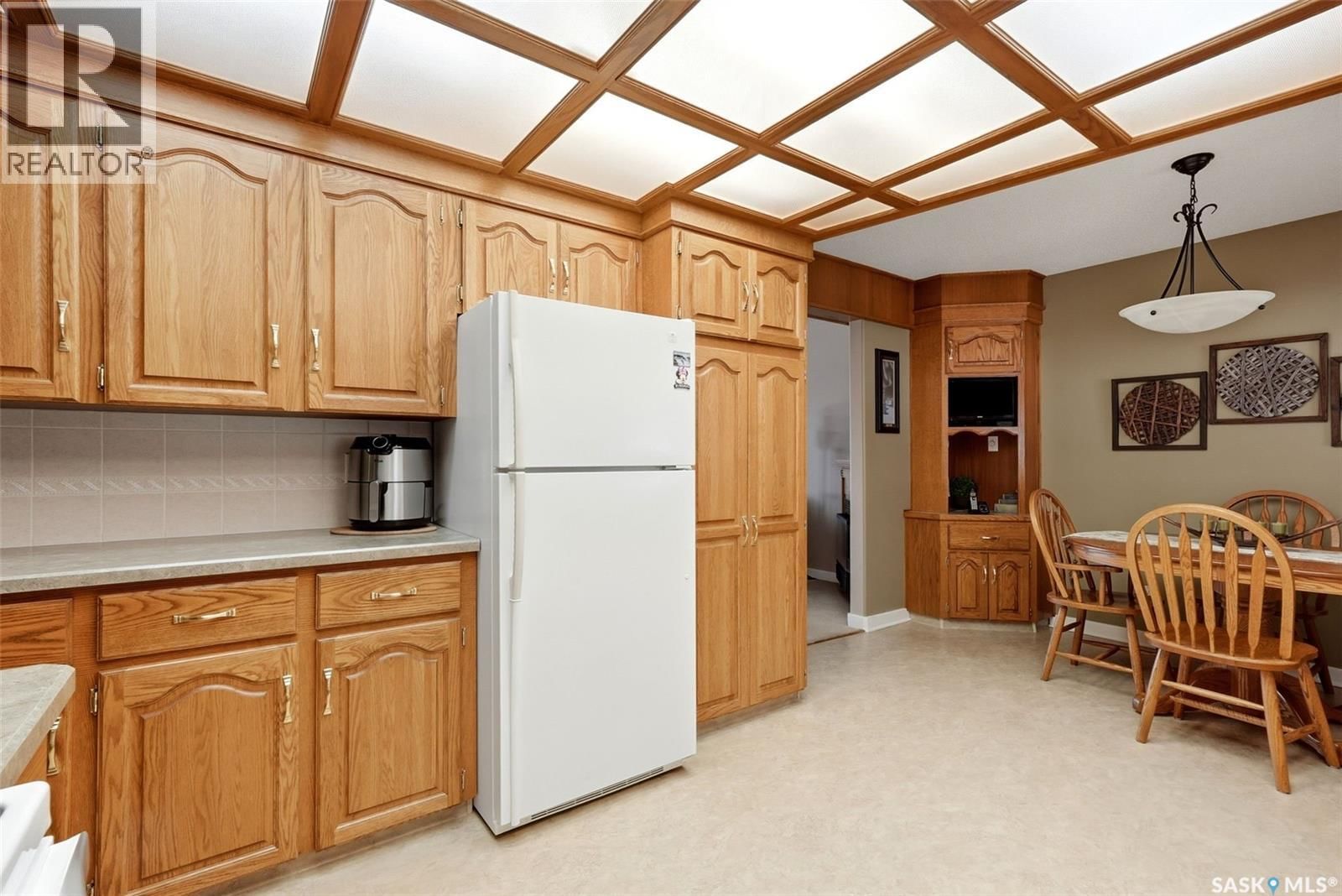 4027 ELPHINSTONE STREET Image 9