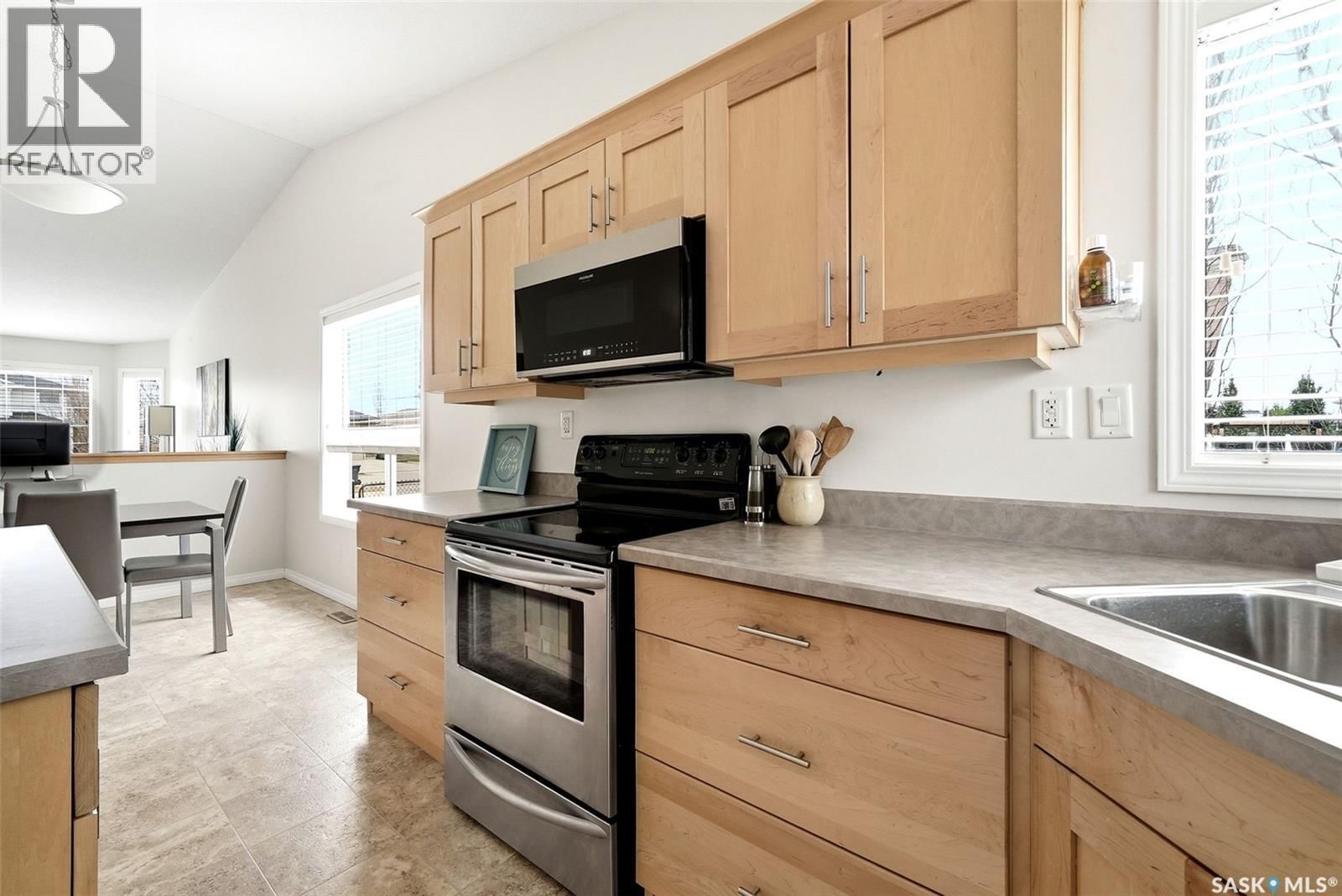 11 FAIRWAY CRESCENT Image 10