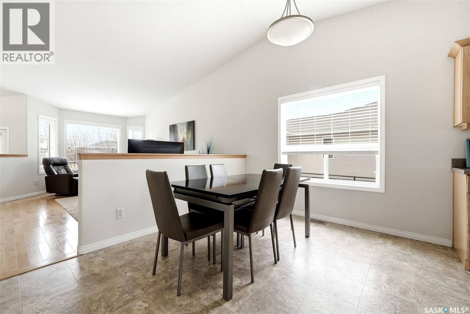 11 FAIRWAY CRESCENT Image 12