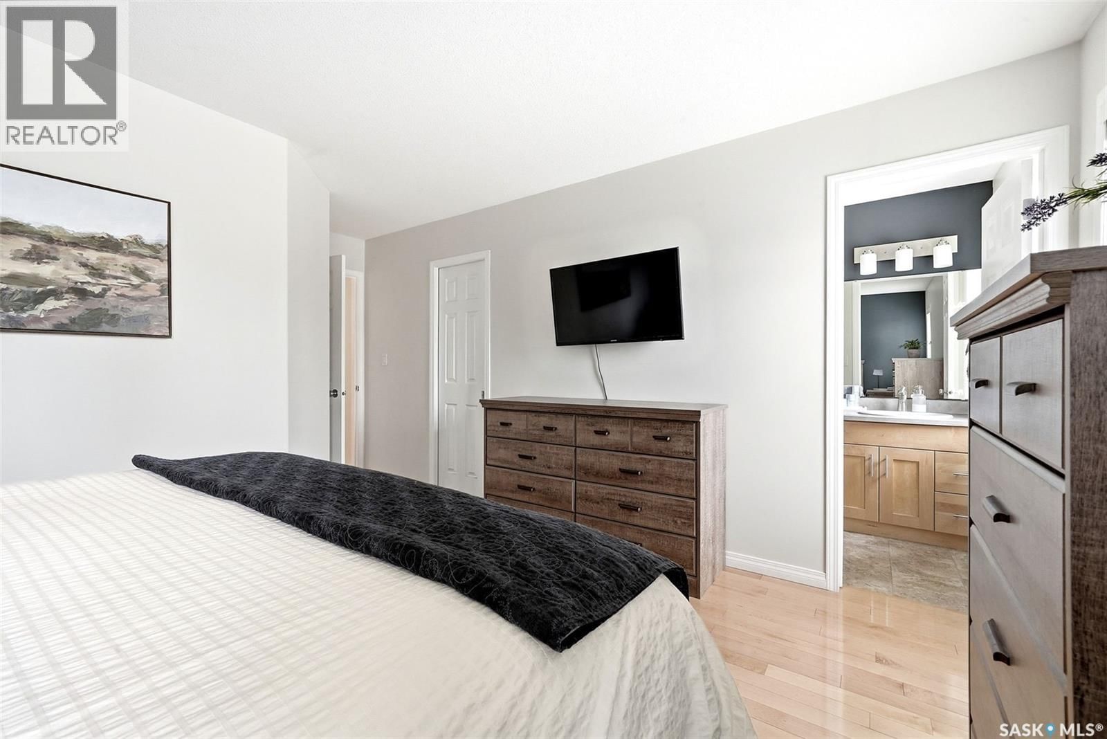 11 FAIRWAY CRESCENT Image 14