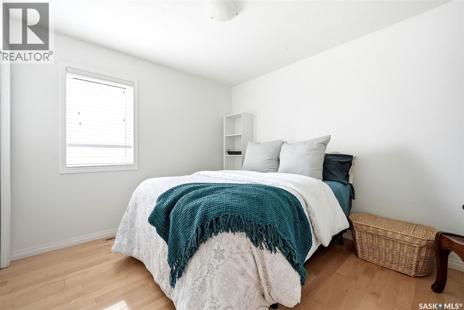 11 FAIRWAY CRESCENT Image 16