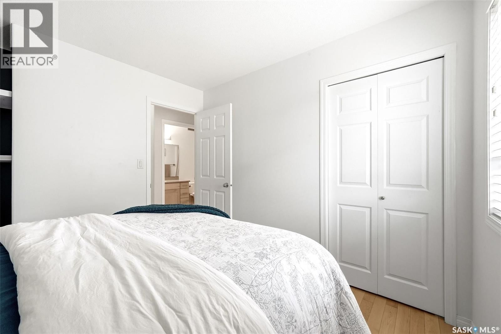 11 FAIRWAY CRESCENT Image 17