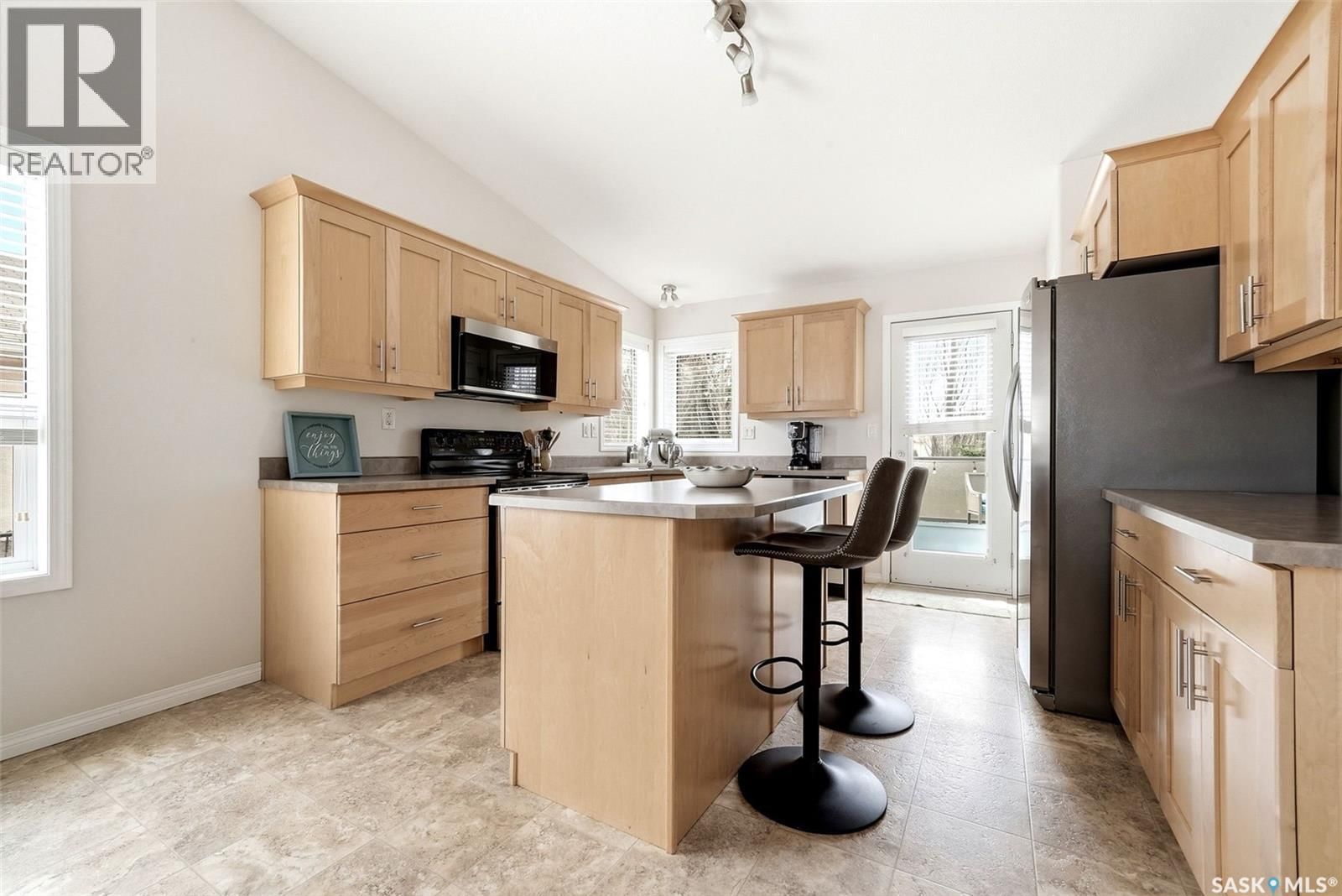 11 FAIRWAY CRESCENT Image 7