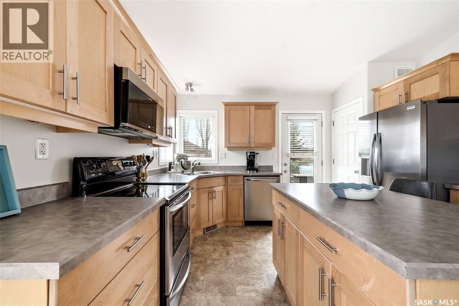 11 FAIRWAY CRESCENT Image 8