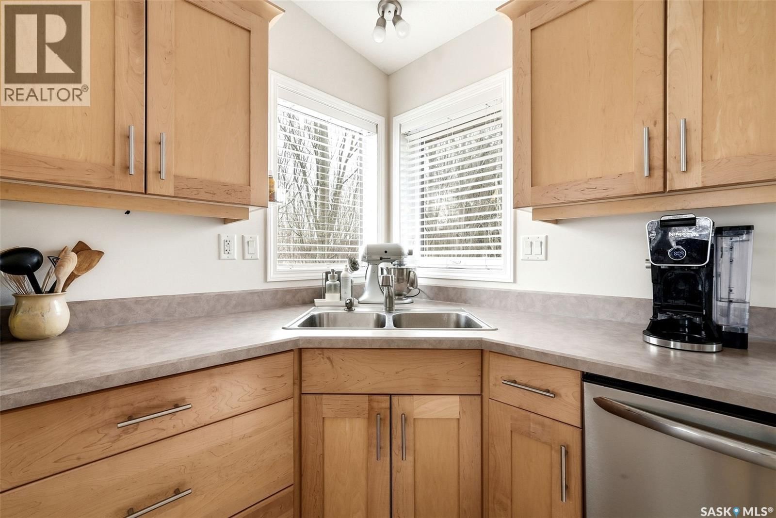 11 FAIRWAY CRESCENT Image 9