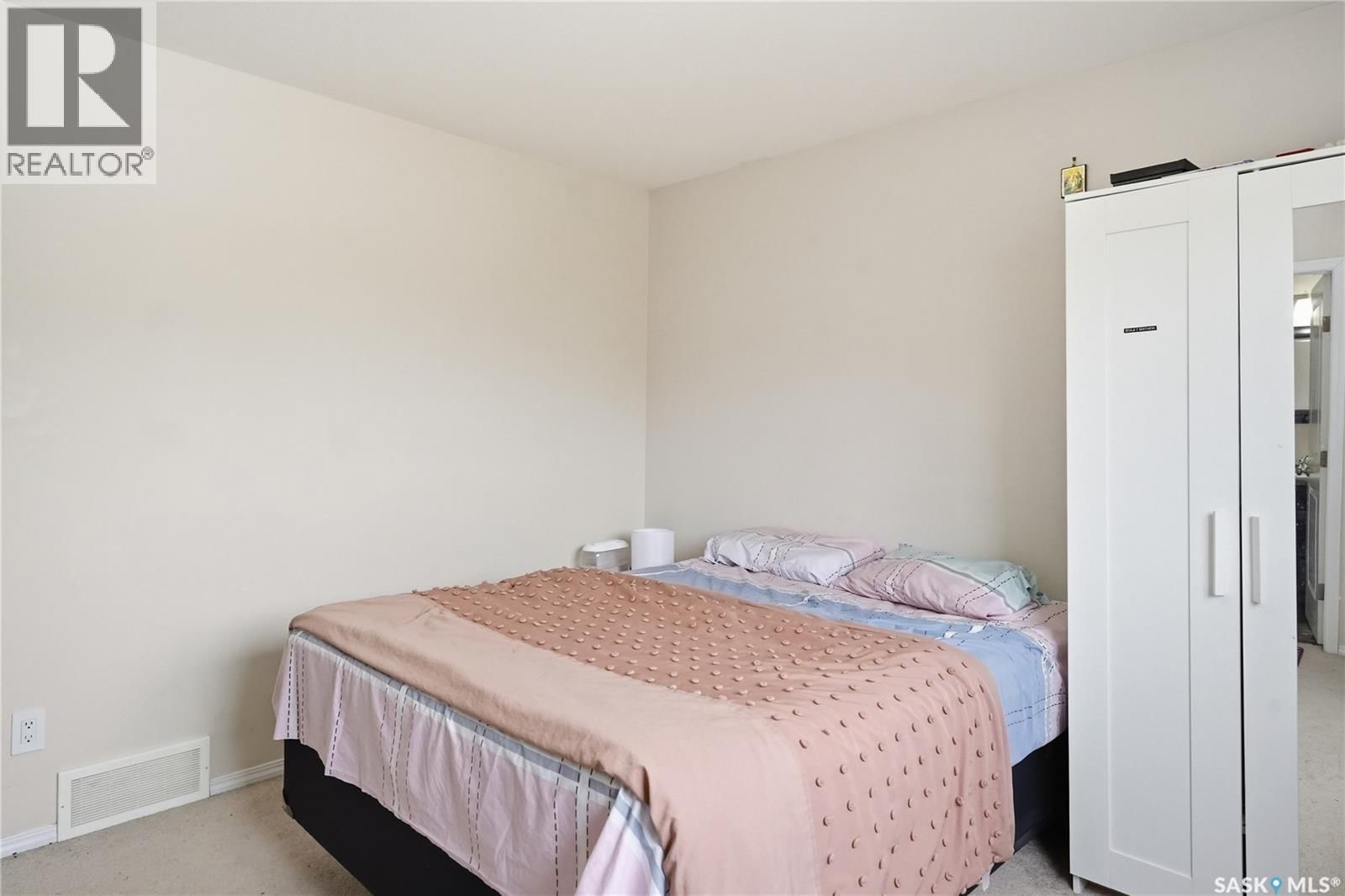 102 WHALLEY CRESCENT Image 15