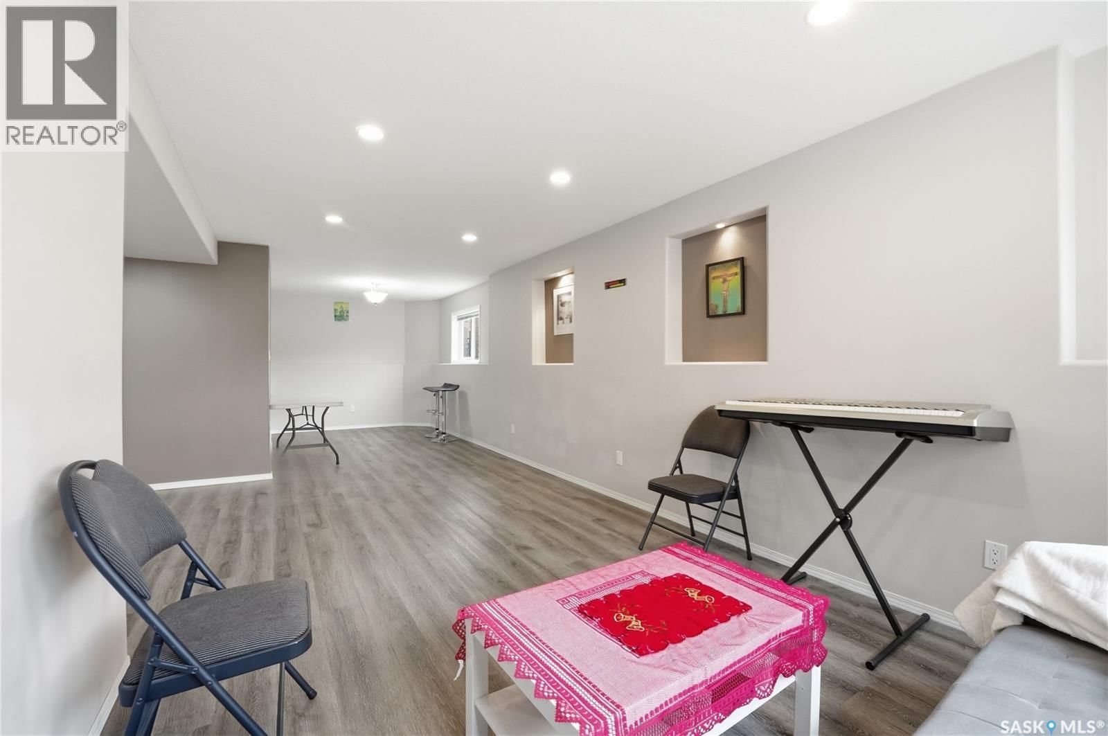 102 WHALLEY CRESCENT Image 24