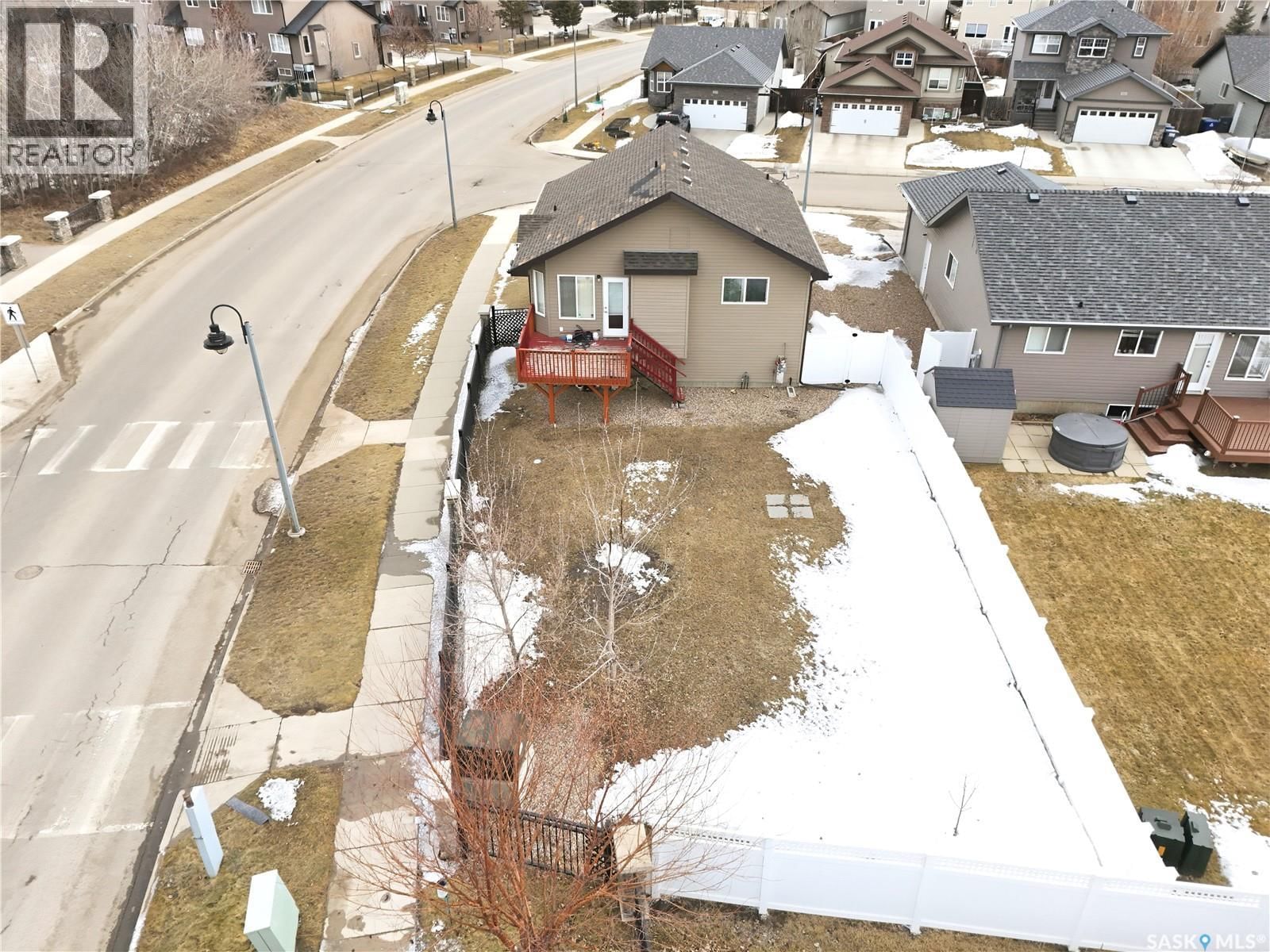 102 WHALLEY CRESCENT Image 3