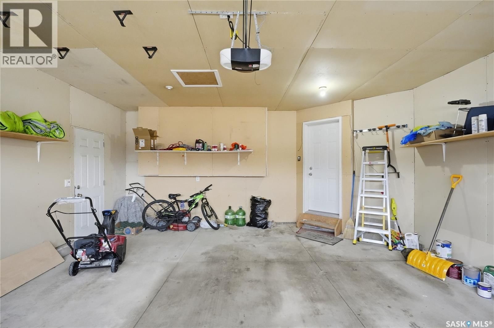 102 WHALLEY CRESCENT Image 31