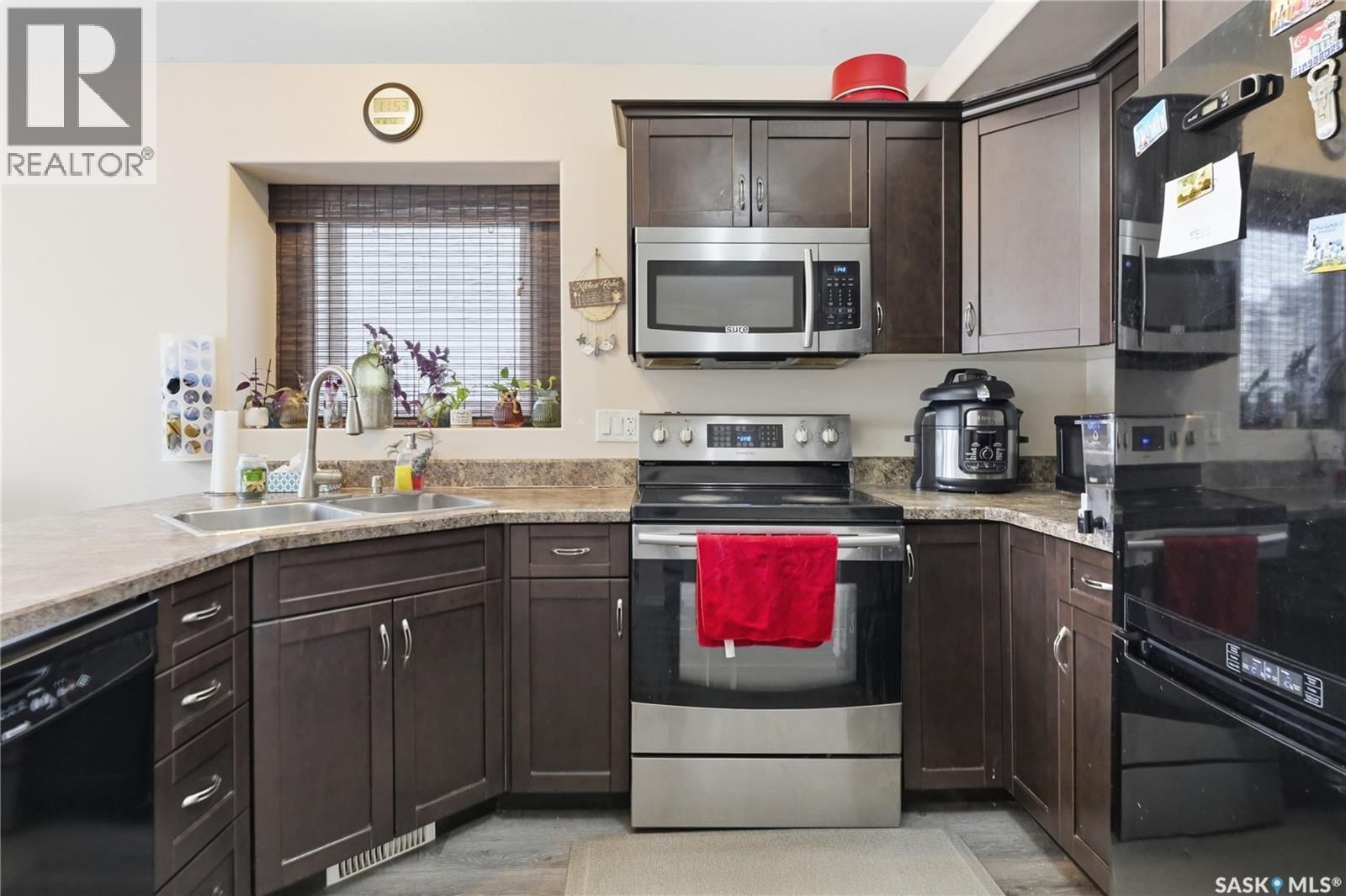 102 WHALLEY CRESCENT Image 9