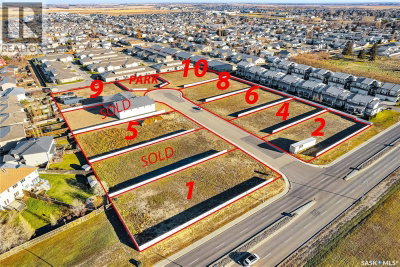 8 Loewen COURT | Warman Saskatchewan | Slide Image Six