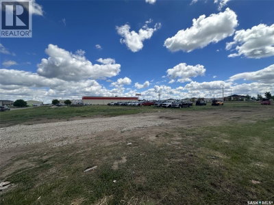 3 McKenzie LANE | Moose Jaw Saskatchewan | Slide Image Five